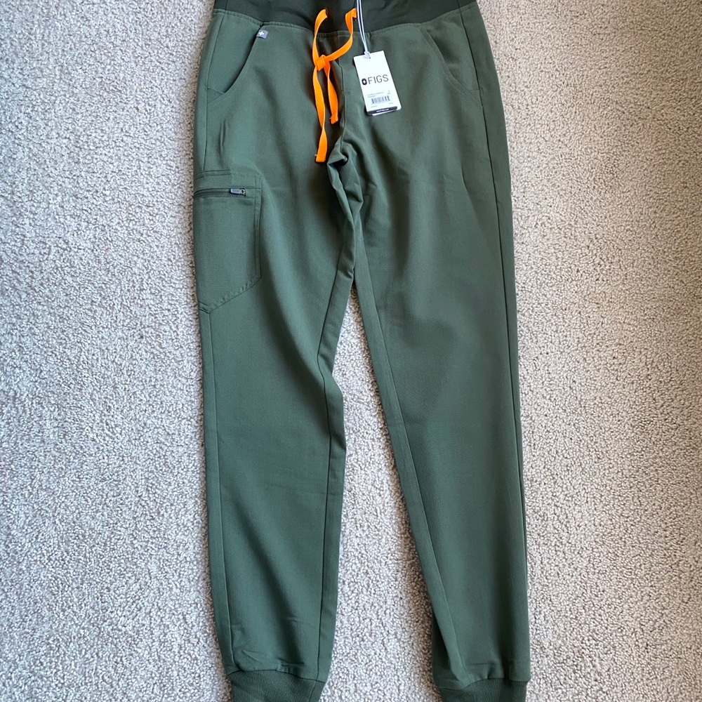 Small tall figs joggers moss